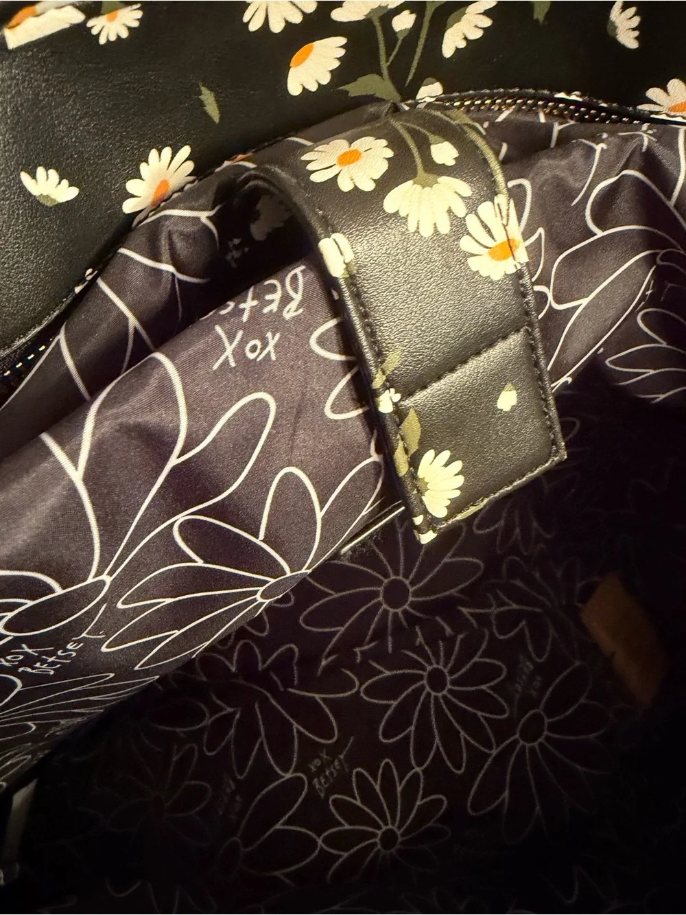 Betsey Johnson NWT Large Cream Quilted Tote with Black Daisy Trim & Pouch (P233)